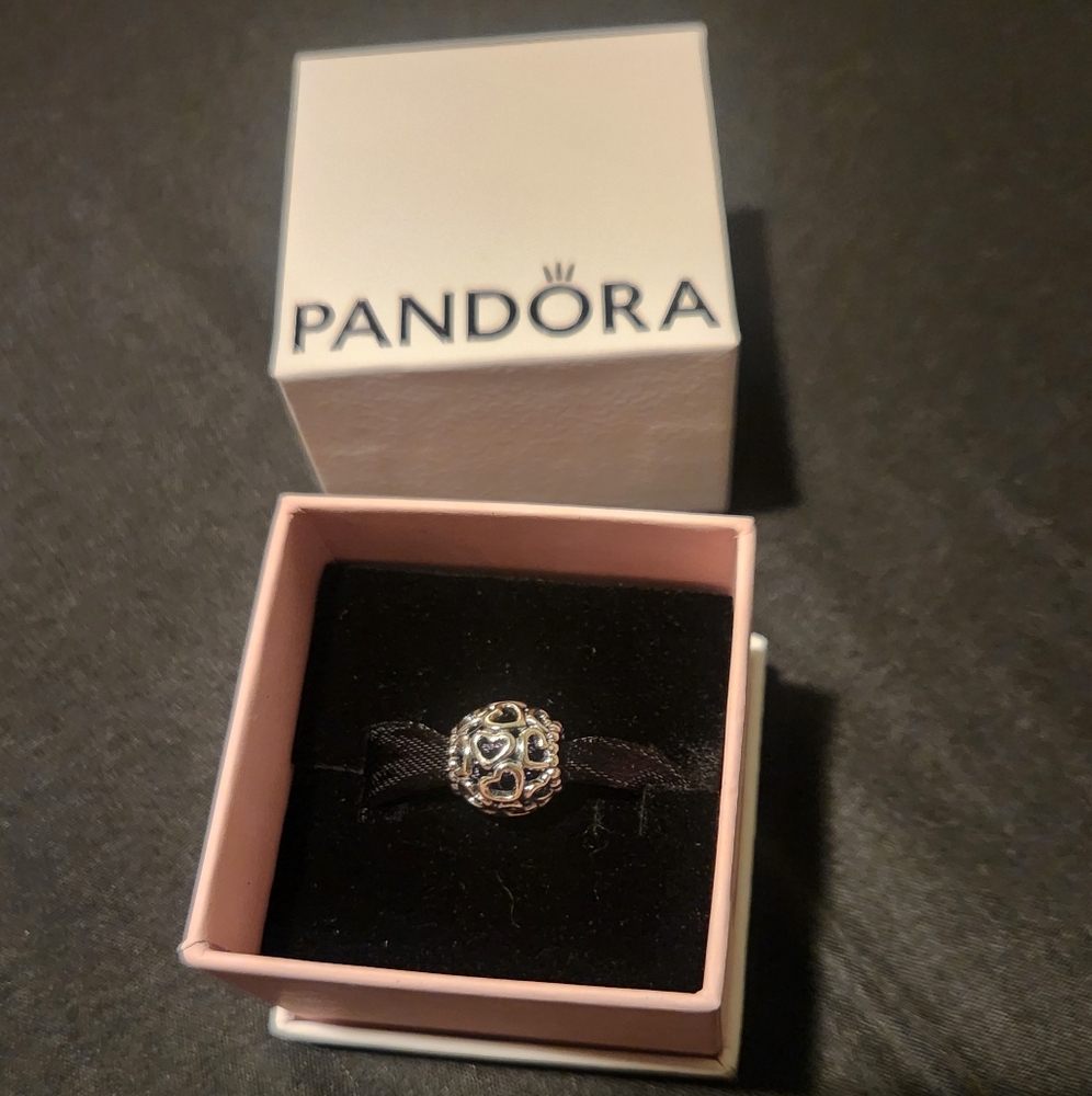 Pandora Hearts All Over Charm